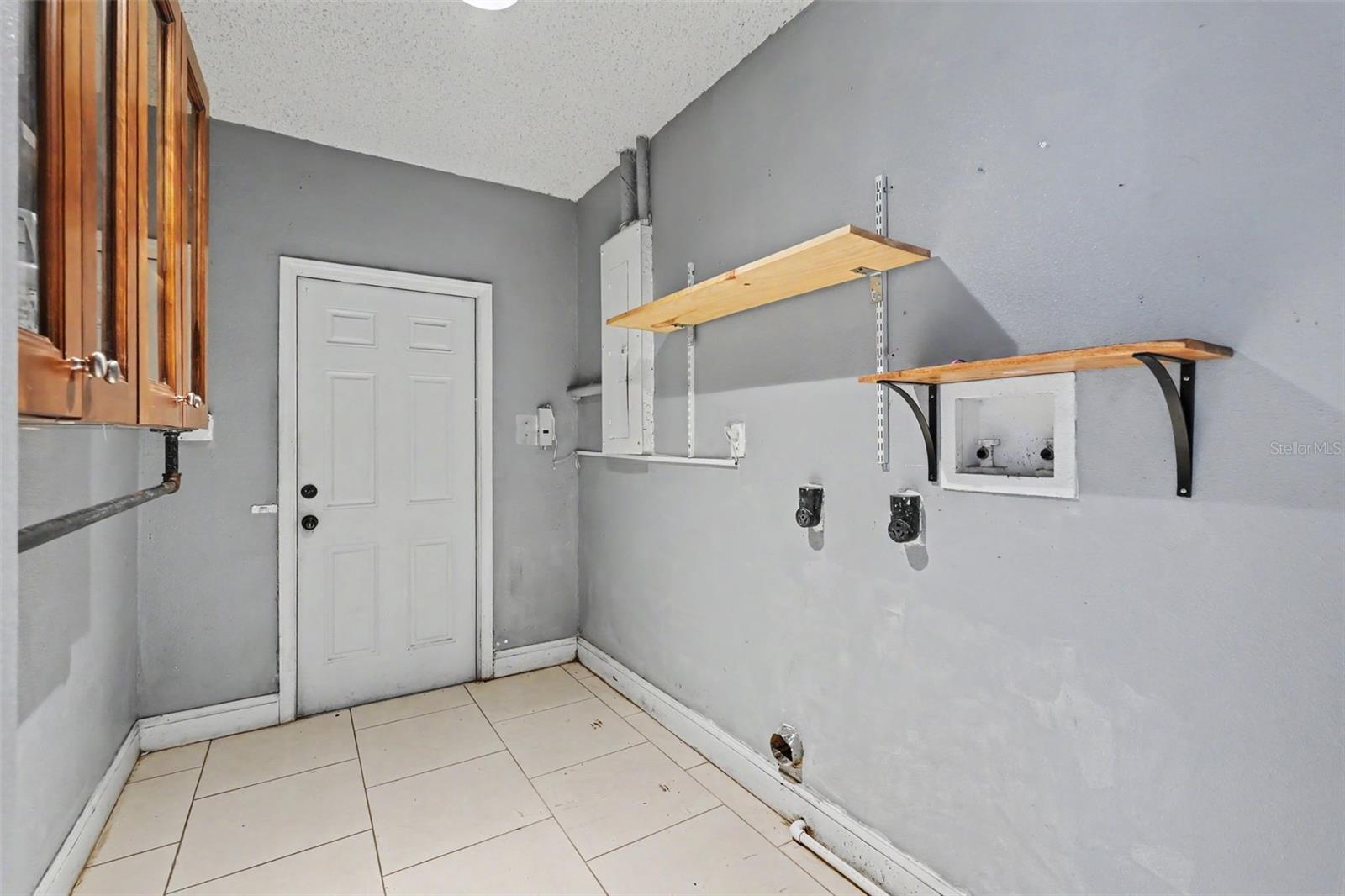 GOLDEN ACRES - Residential