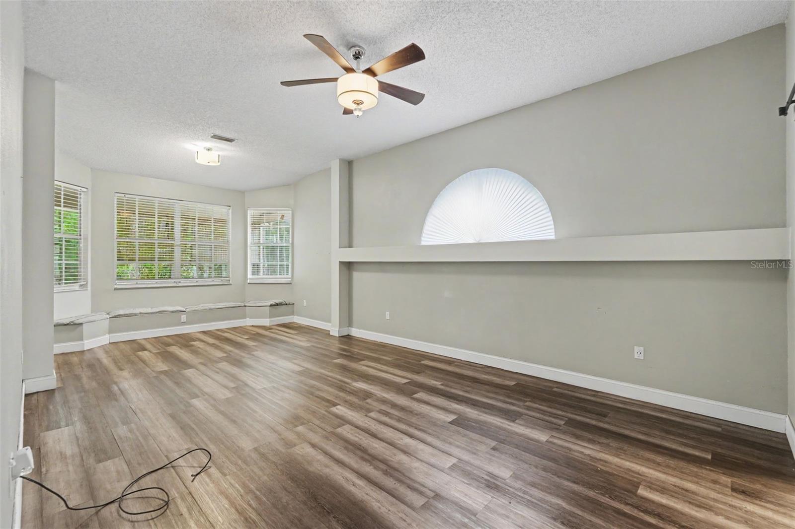 GOLDEN ACRES - Residential