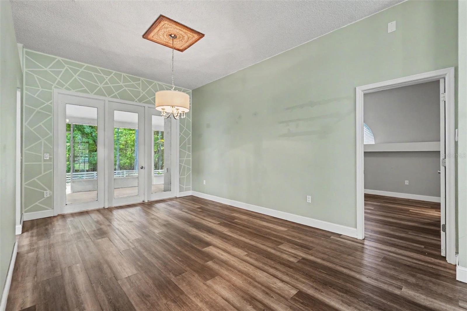 GOLDEN ACRES - Residential