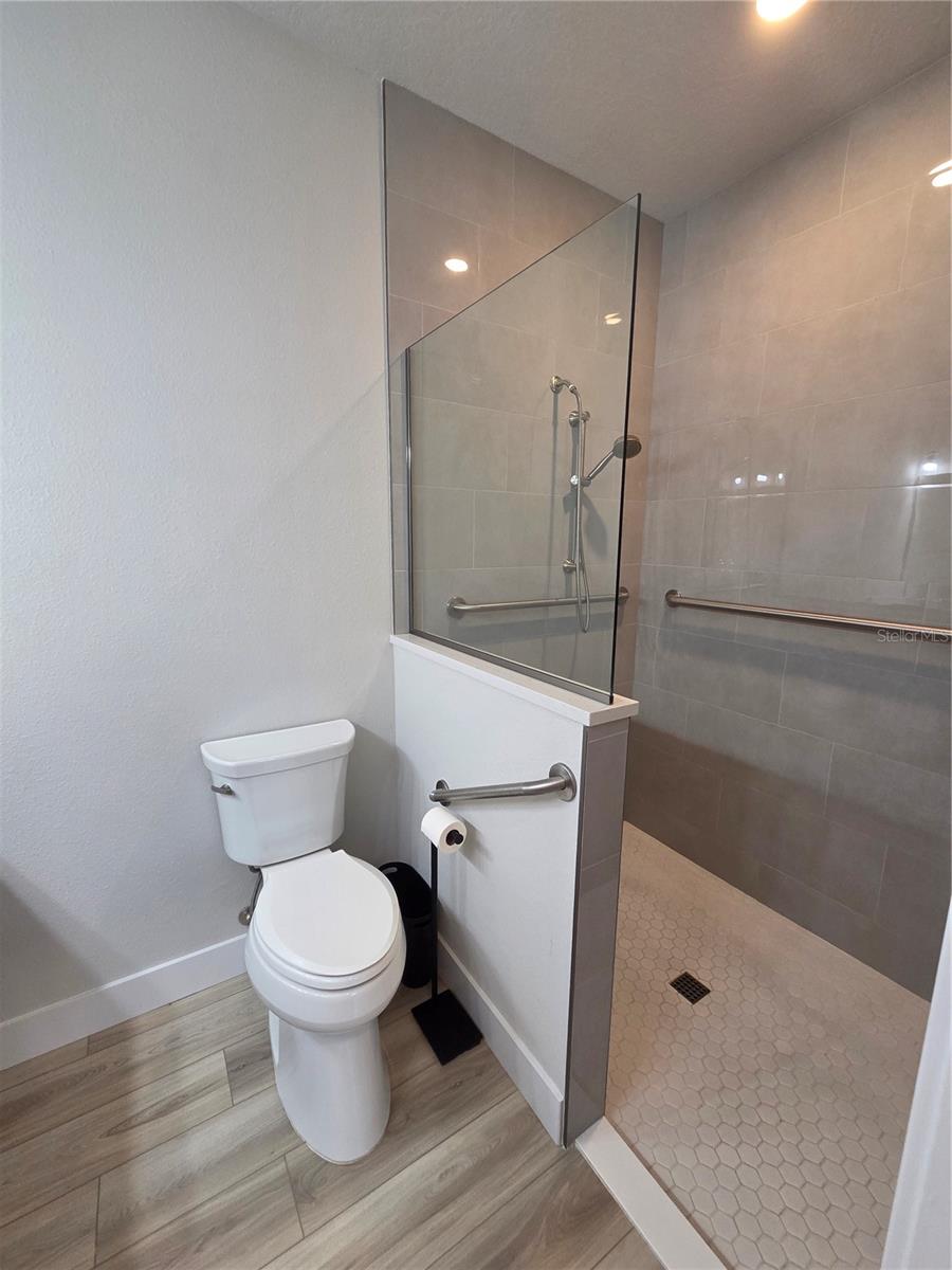 ISLES/VENETIAN BAY - Residential Lease