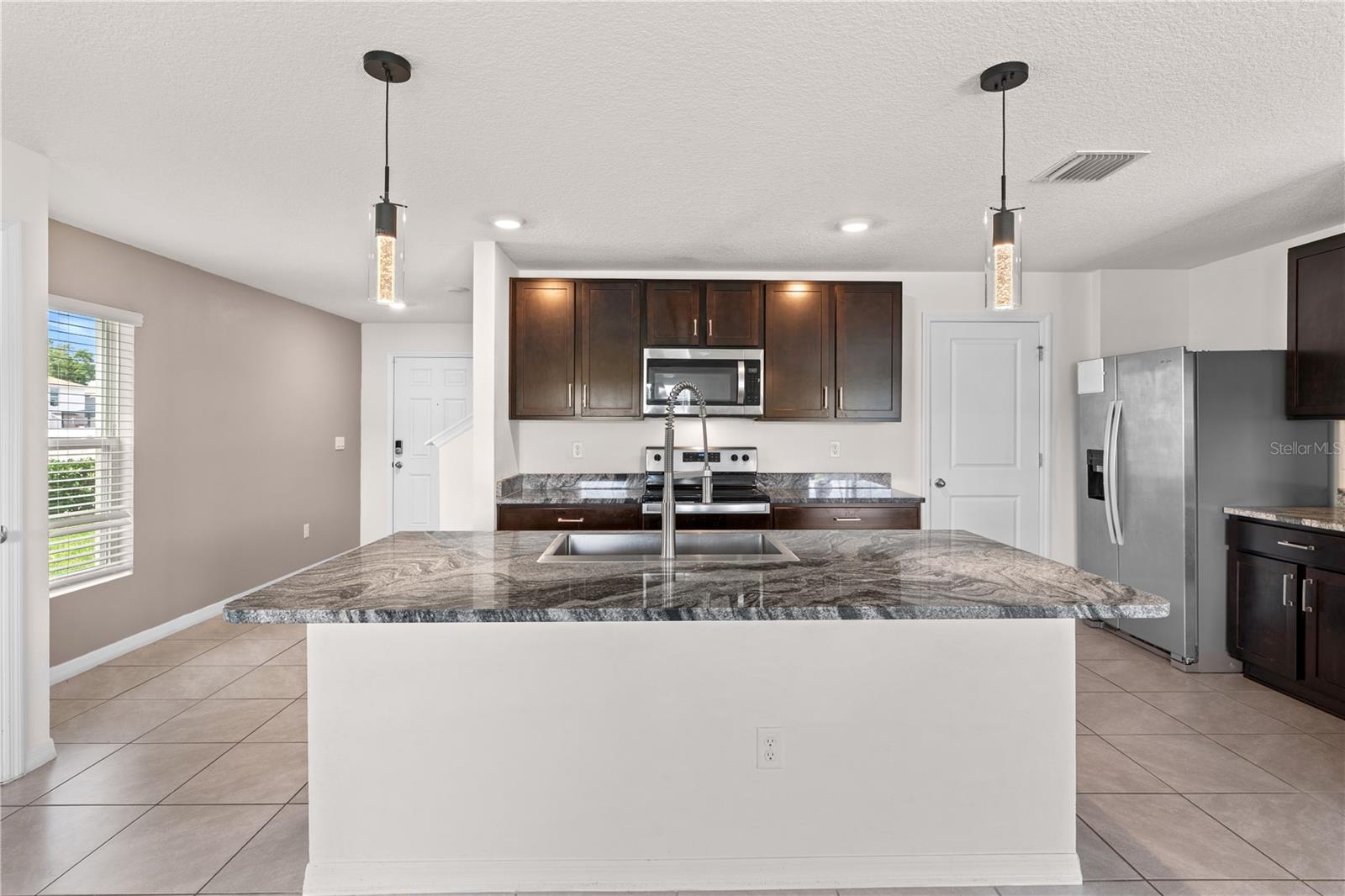 SUWANNEE LAKESIDE PH 2 & 3 - Residential Lease
