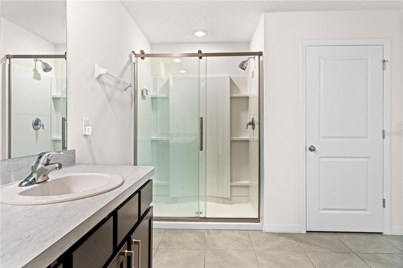 SUWANNEE LAKESIDE PH 2 & 3 - Residential Lease