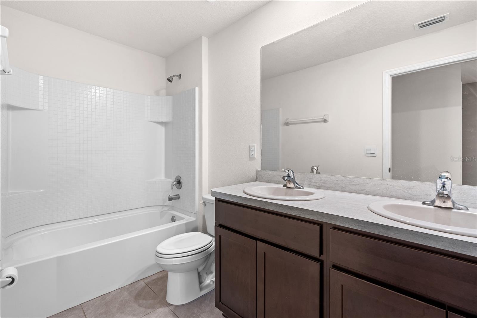 SUWANNEE LAKESIDE PH 2 & 3 - Residential Lease