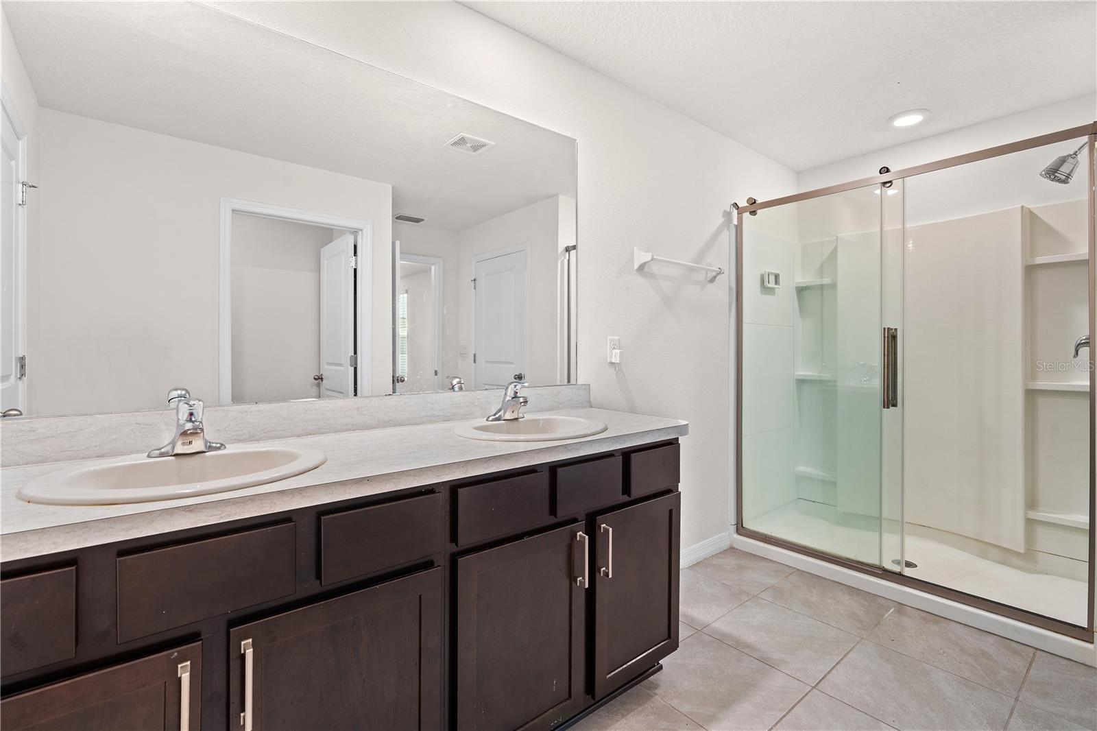 SUWANNEE LAKESIDE PH 2 & 3 - Residential Lease