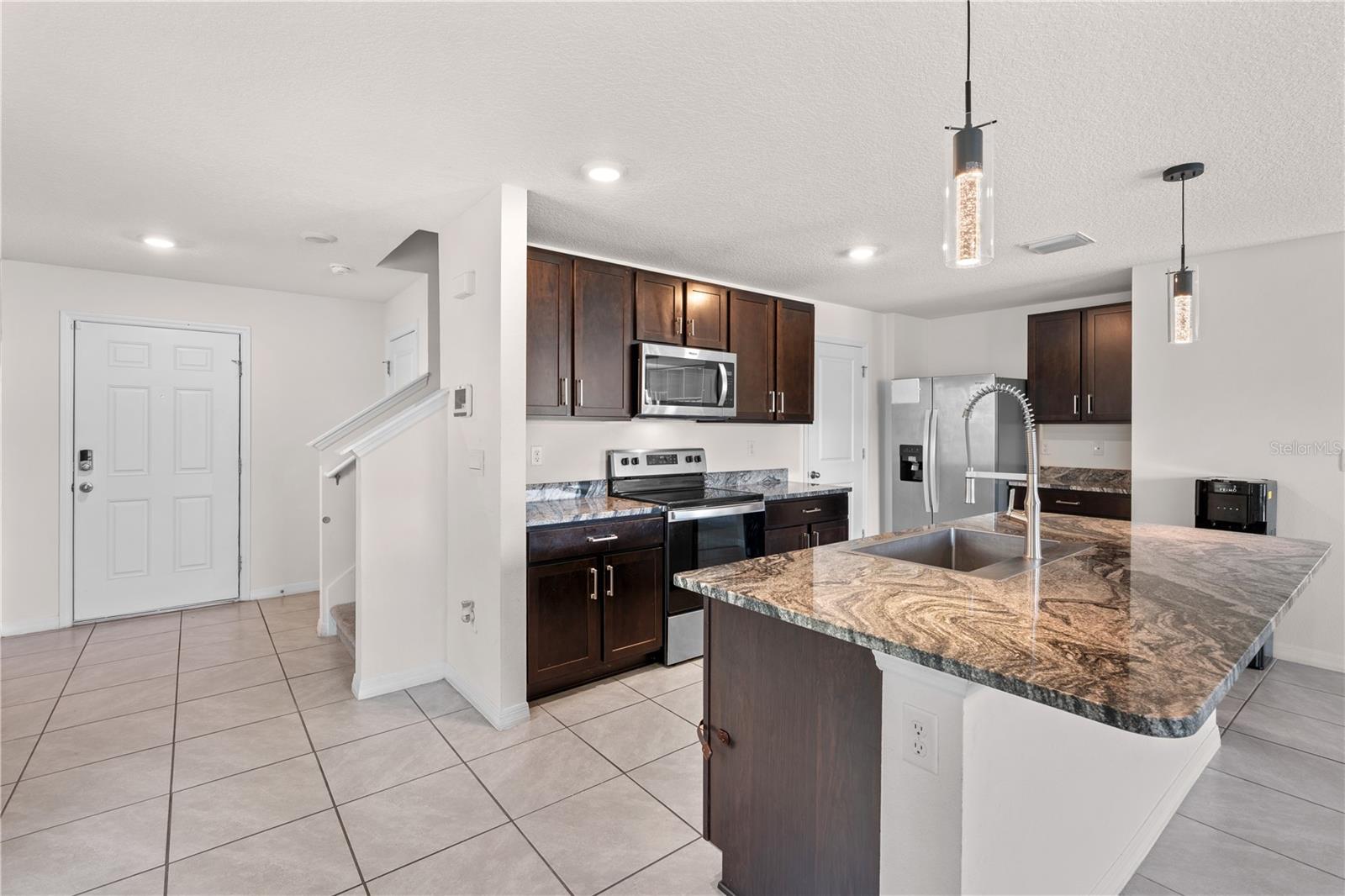 SUWANNEE LAKESIDE PH 2 & 3 - Residential Lease