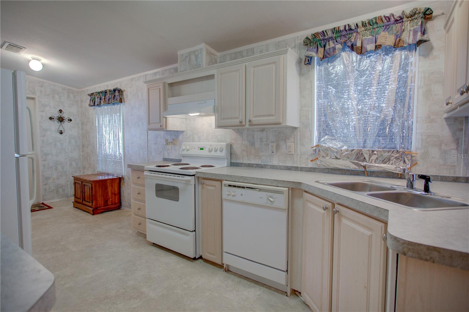 LAKE GEORGE MANOR - Residential
