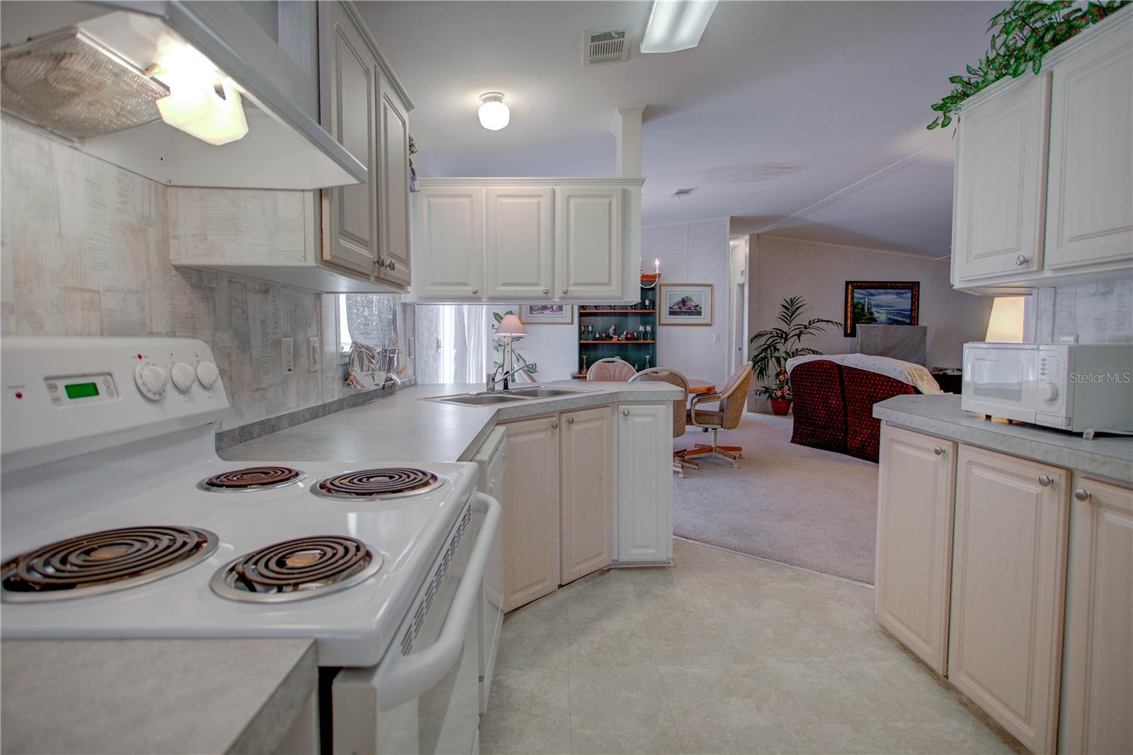 LAKE GEORGE MANOR - Residential