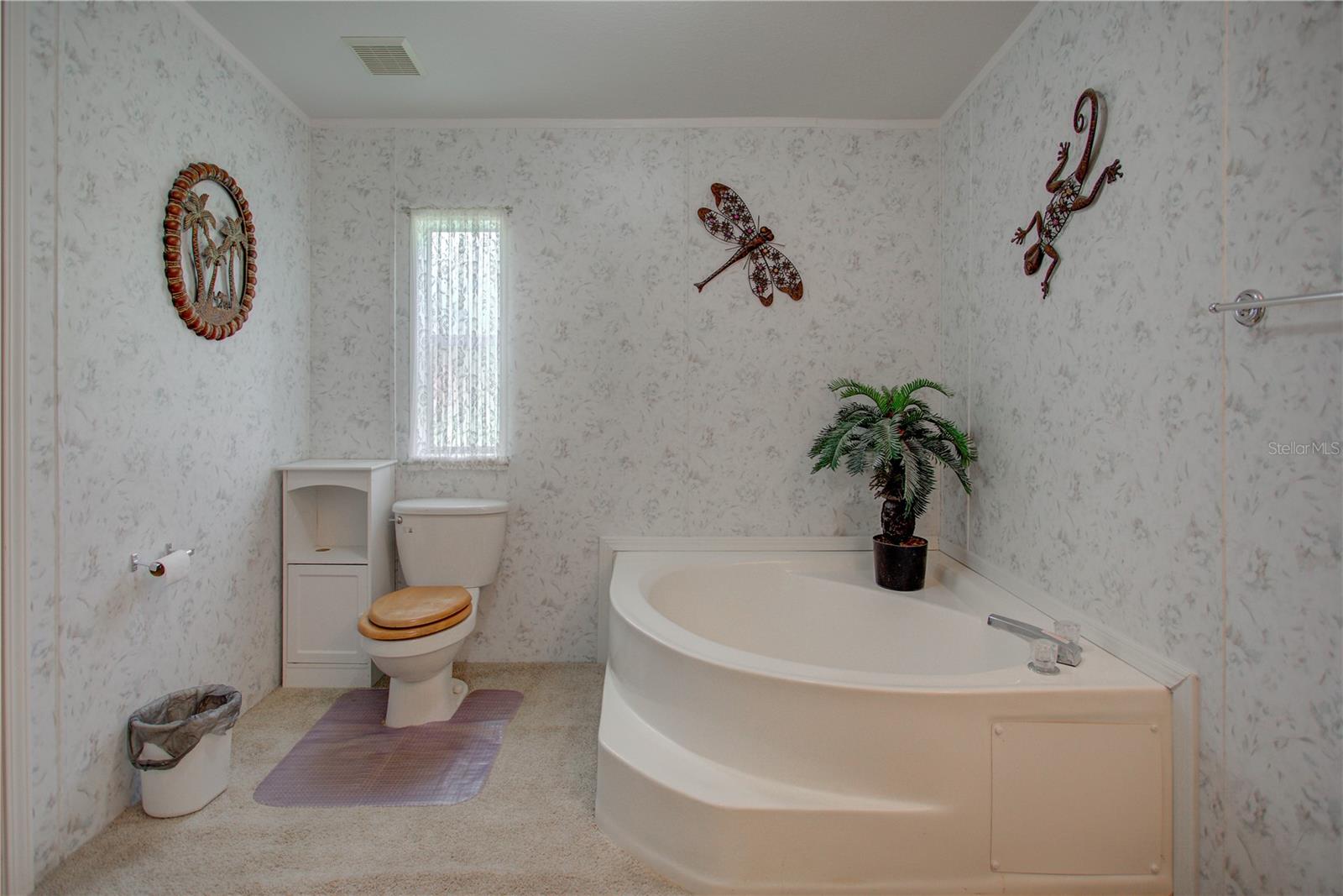 LAKE GEORGE MANOR - Residential