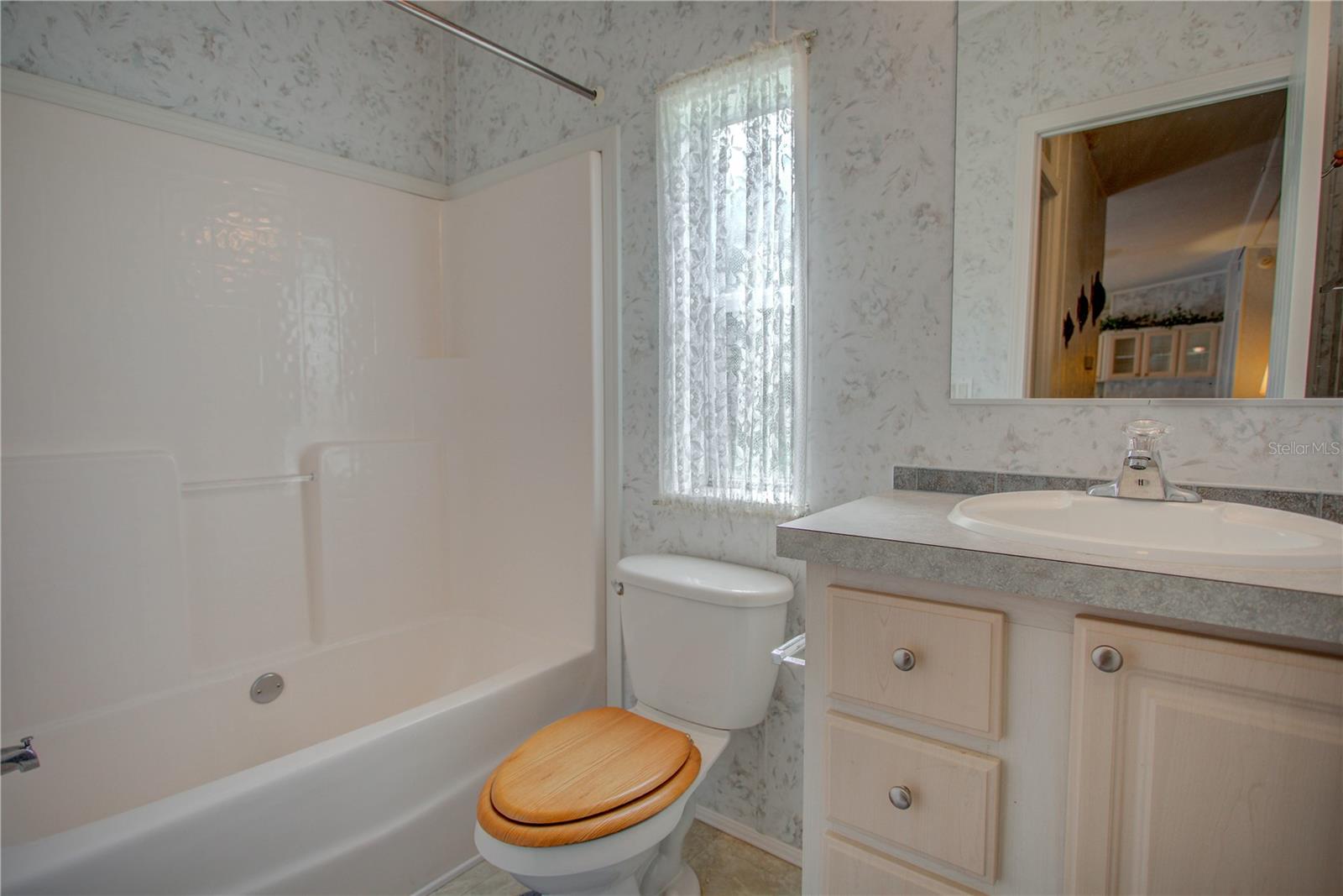 LAKE GEORGE MANOR - Residential