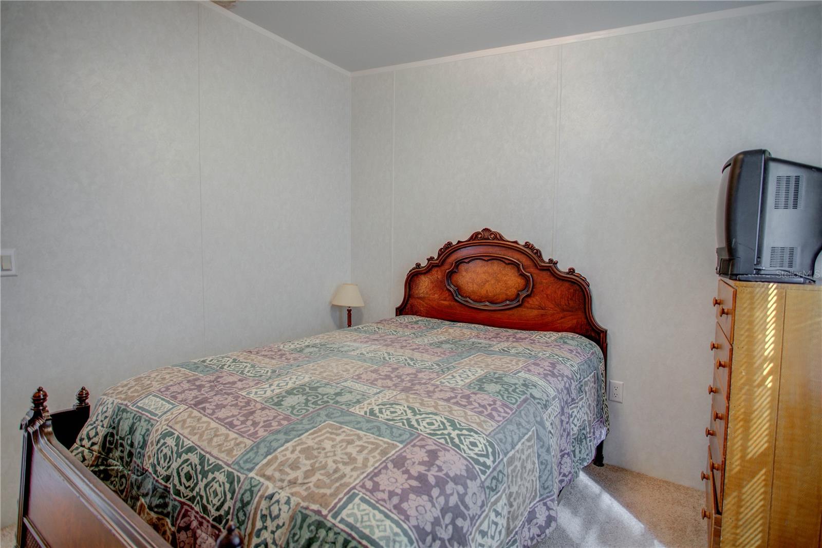 LAKE GEORGE MANOR - Residential