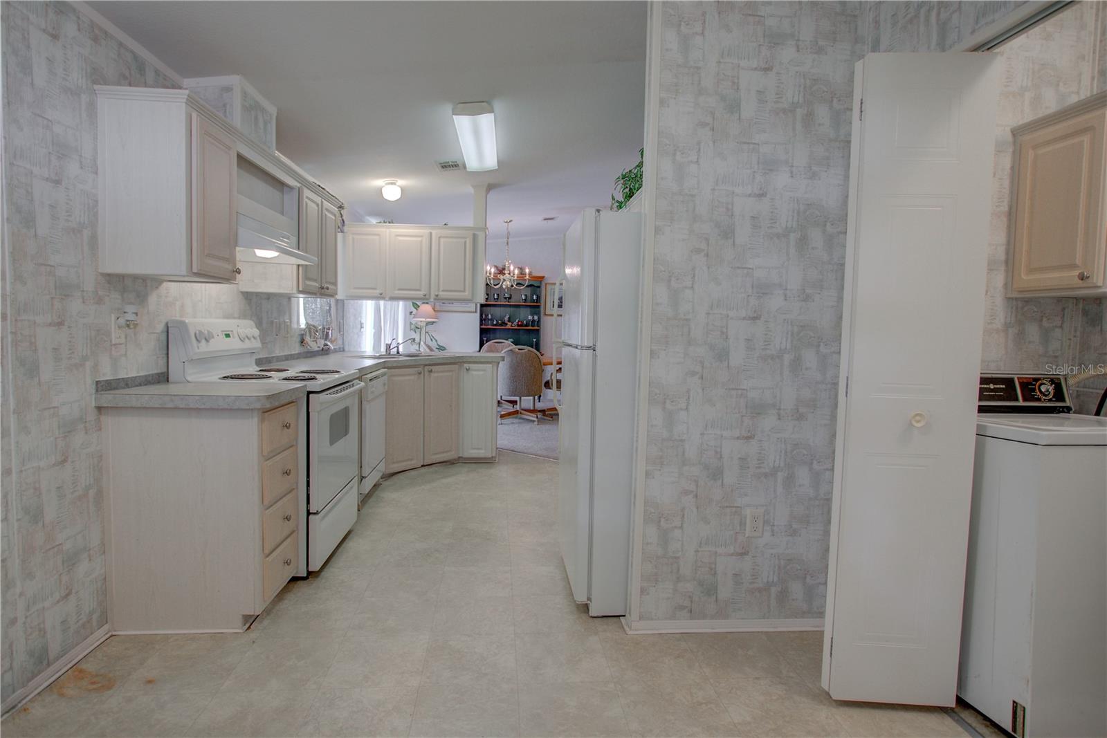 LAKE GEORGE MANOR - Residential