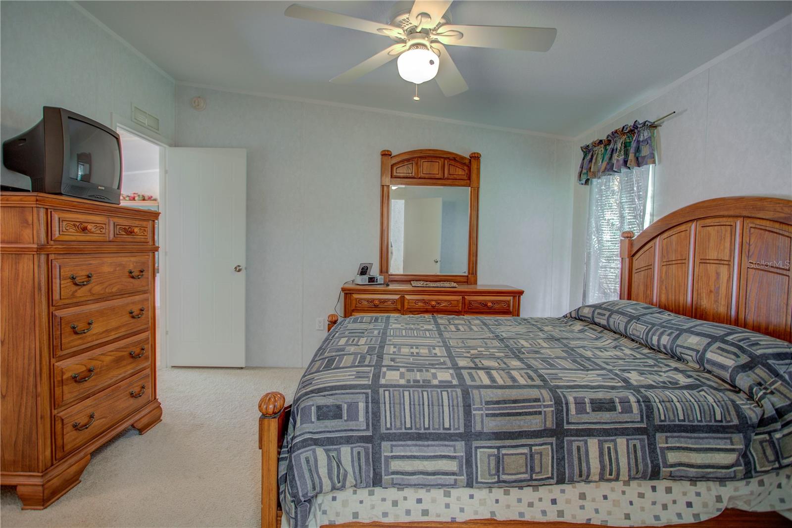 LAKE GEORGE MANOR - Residential
