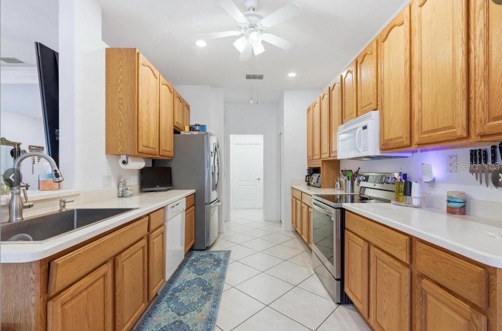 SOUTH VENICE - Residential Lease
