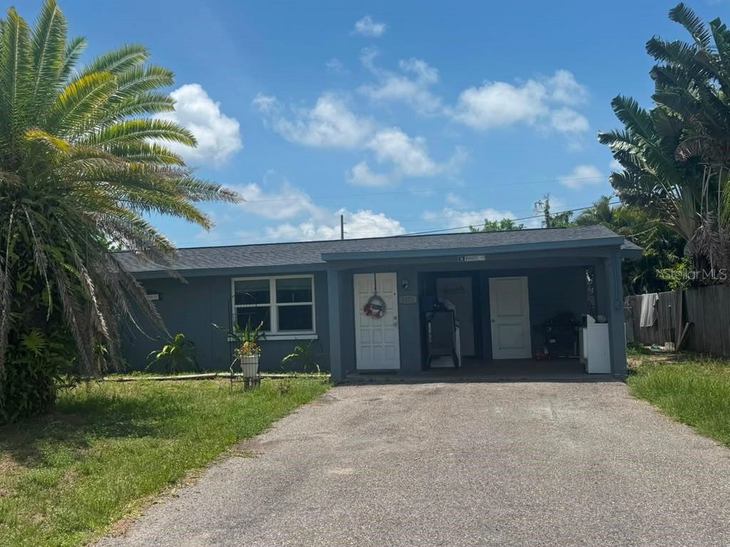 Come and make your this nice house. Explore the nearby attractions and immerse yourself in the beauty of the surroundings. Whether you seek relaxation or adventure, this charming home strikes the ideal balance, making it the perfect place to call your own.