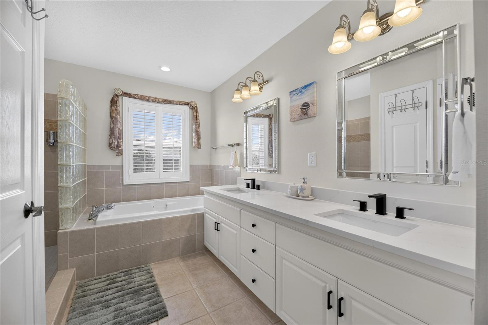 APOLLO BEACH UNIT 06 - Residential