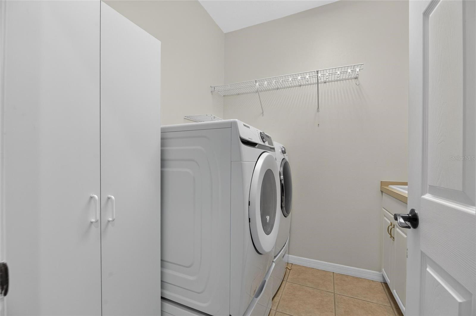 APOLLO BEACH UNIT 06 - Residential