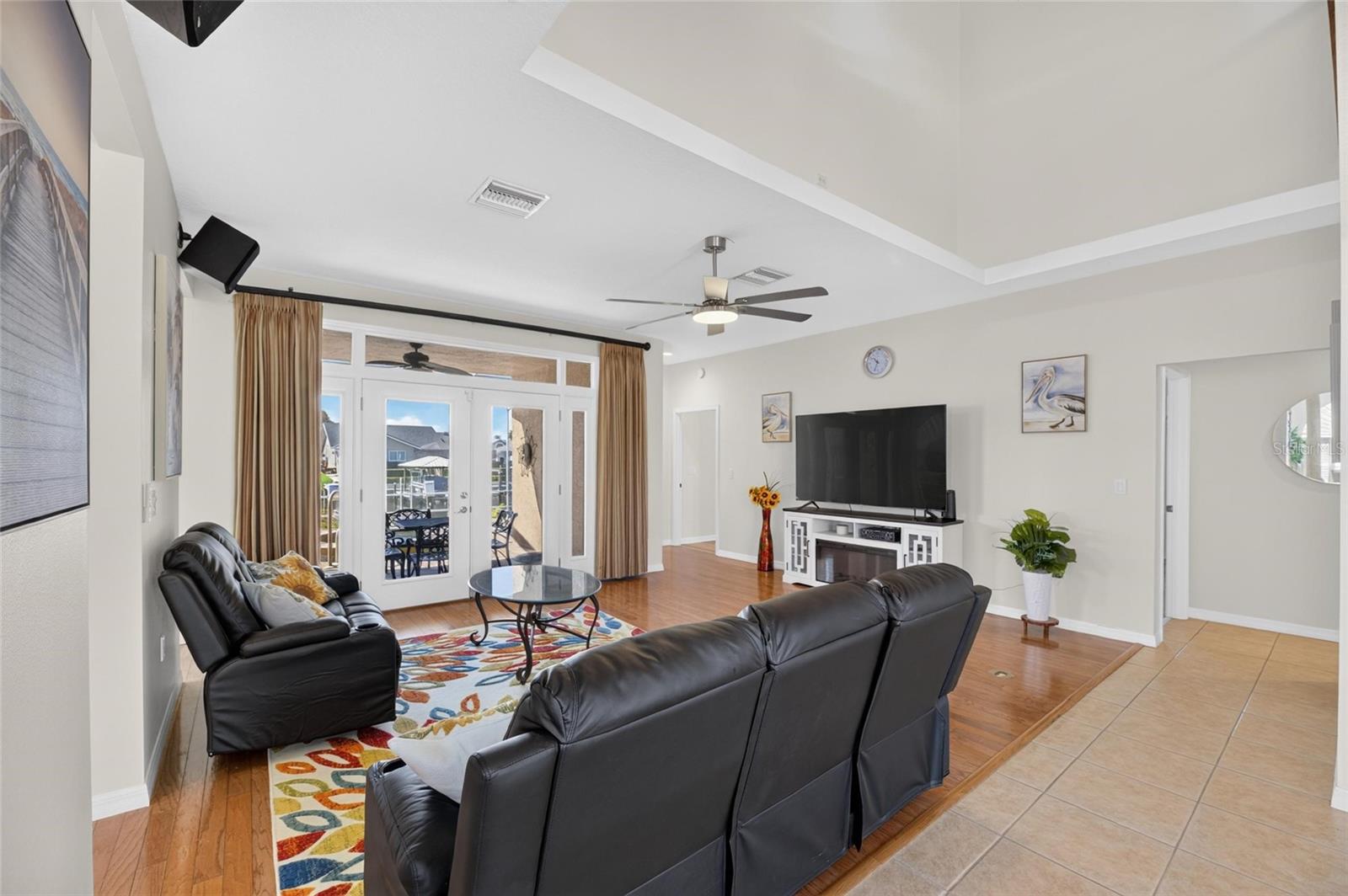 APOLLO BEACH UNIT 06 - Residential