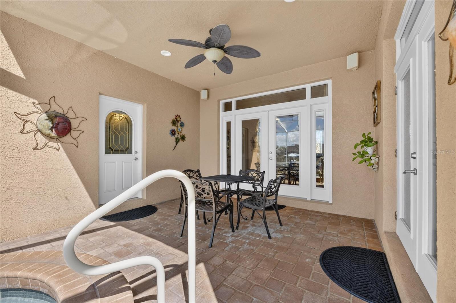 APOLLO BEACH UNIT 06 - Residential