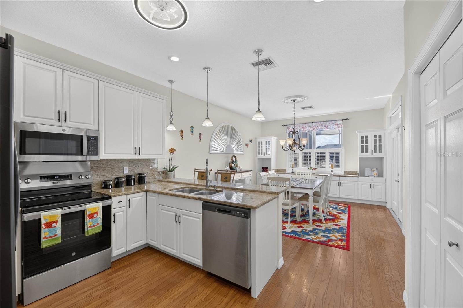 APOLLO BEACH UNIT 06 - Residential