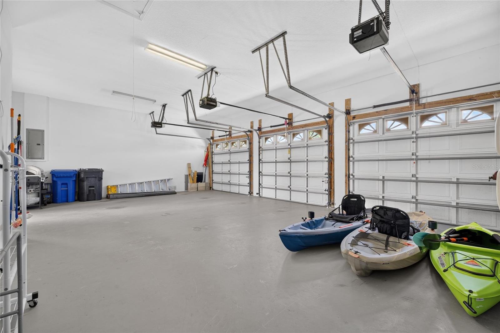 APOLLO BEACH UNIT 06 - Residential