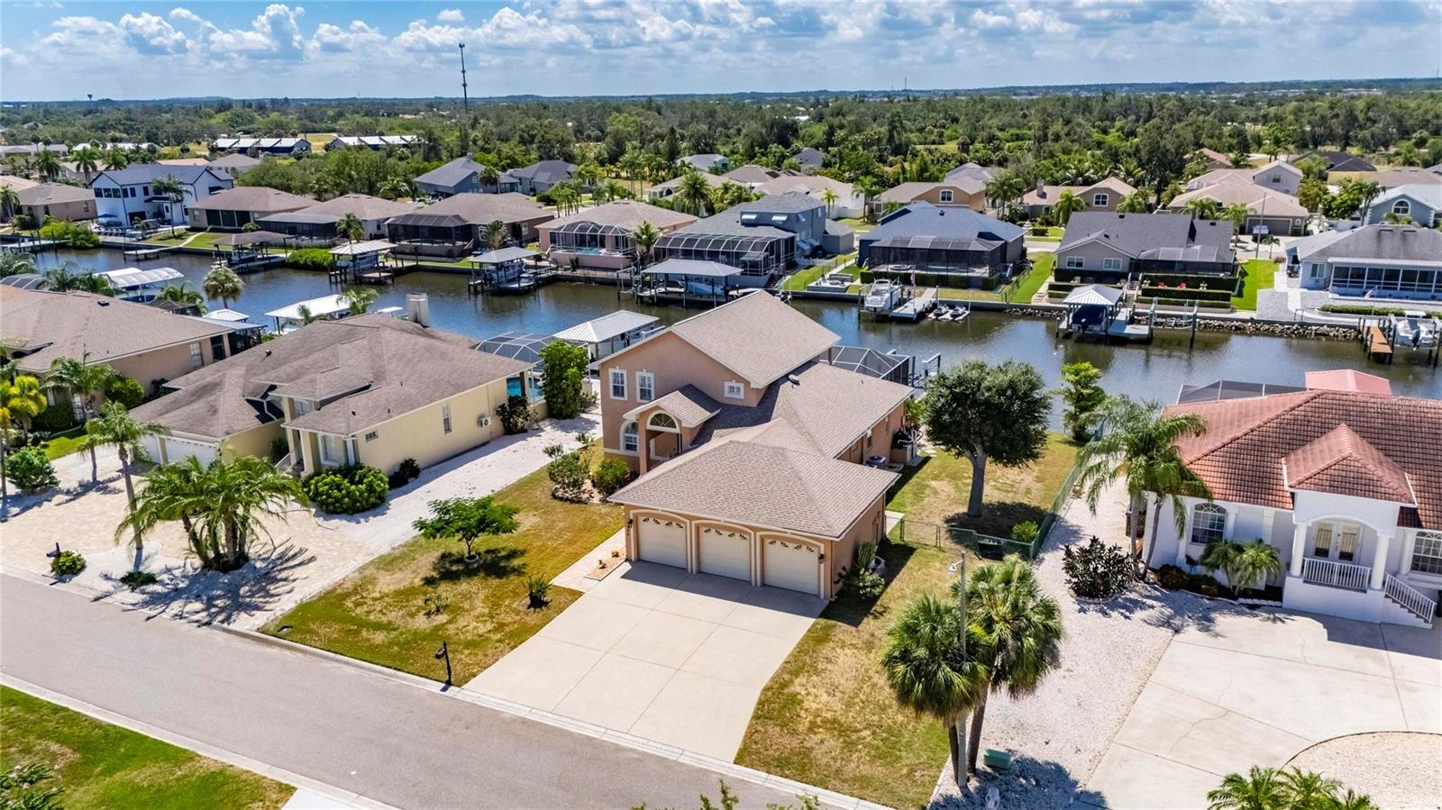 APOLLO BEACH UNIT 06 - Residential