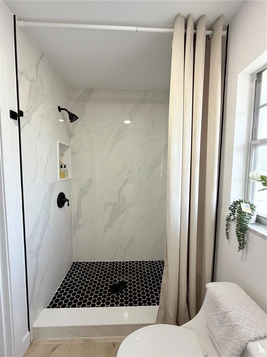 WINDTREE GARDENS CONDO PH 4 - Residential