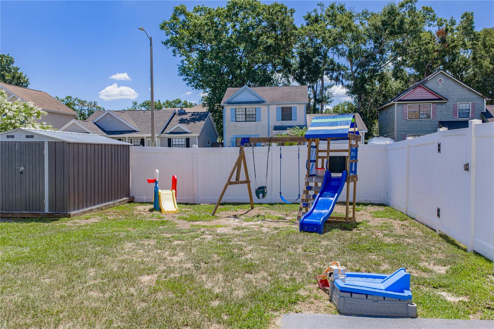 FOUR WINDS ESTATES - Residential
