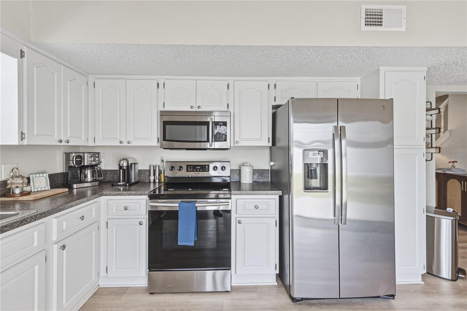 FOUR WINDS ESTATES - Residential