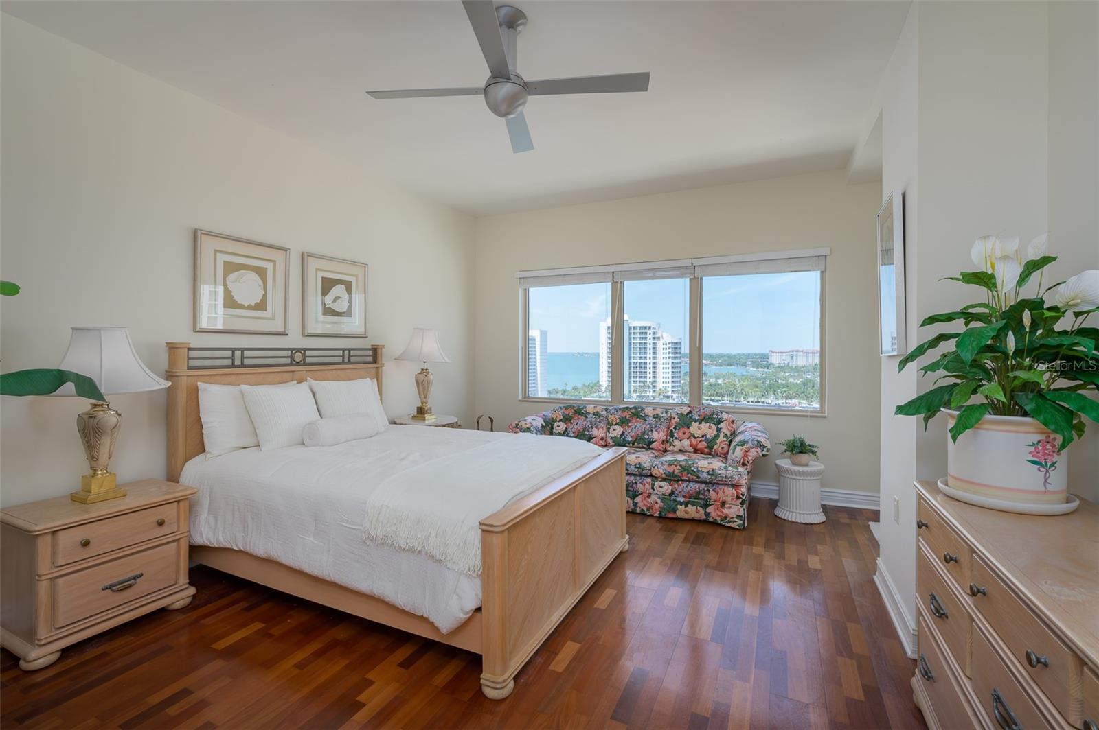 THE RESIDENCES - Residential