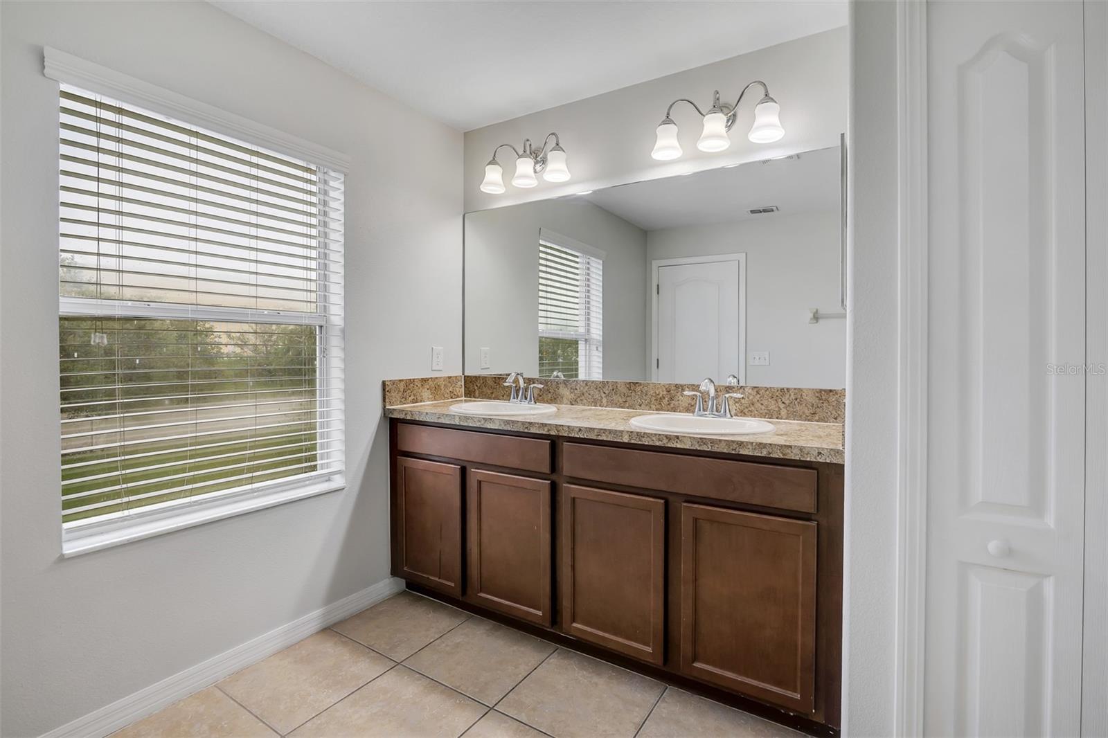 SAVANNAH LNDGS - Residential