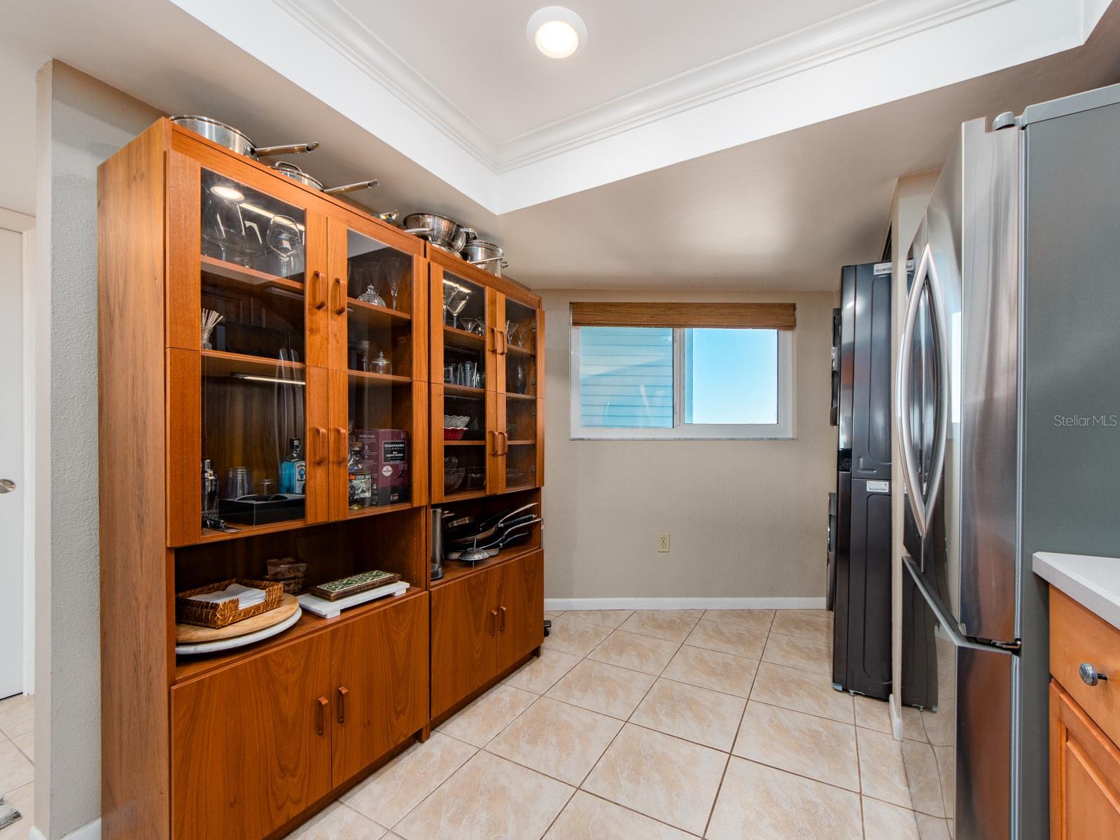 610 ISLAND WAY CONDO - Residential