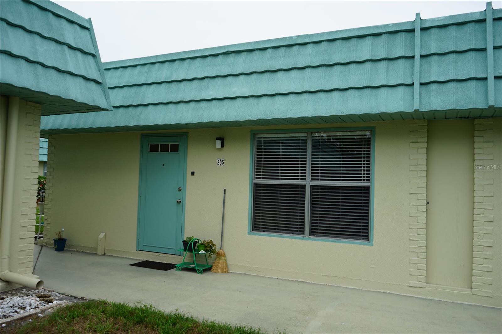 This condo is located in Kings Point, an age restricted community where you have plenty to do in your retirement years. This home is a 2 bed, 2 bath condo with the living spaces together with the kitchen, dining and living room making it easy to live in. The main bedroom has a walk-in closet and ensuite bathroom with a walk-in shower. The guest bedroom has a built-in closet and a slider door out to the lanai that has your washer/dryer and space to park your golf cart inside here as well. Care-free living with one fee covering cable tv, internet, water, lawn, shrubbery, tree trimming, roof and exterior painting and more! Golf carts are the second choice of transportation as you can leave your car at home.  Close to Tampa, Sarasota and St. Petersburg and award-winning beaches. Professional sporting and cultural events are easy to reach, and the magic of Orlando is amere 90 miles away.