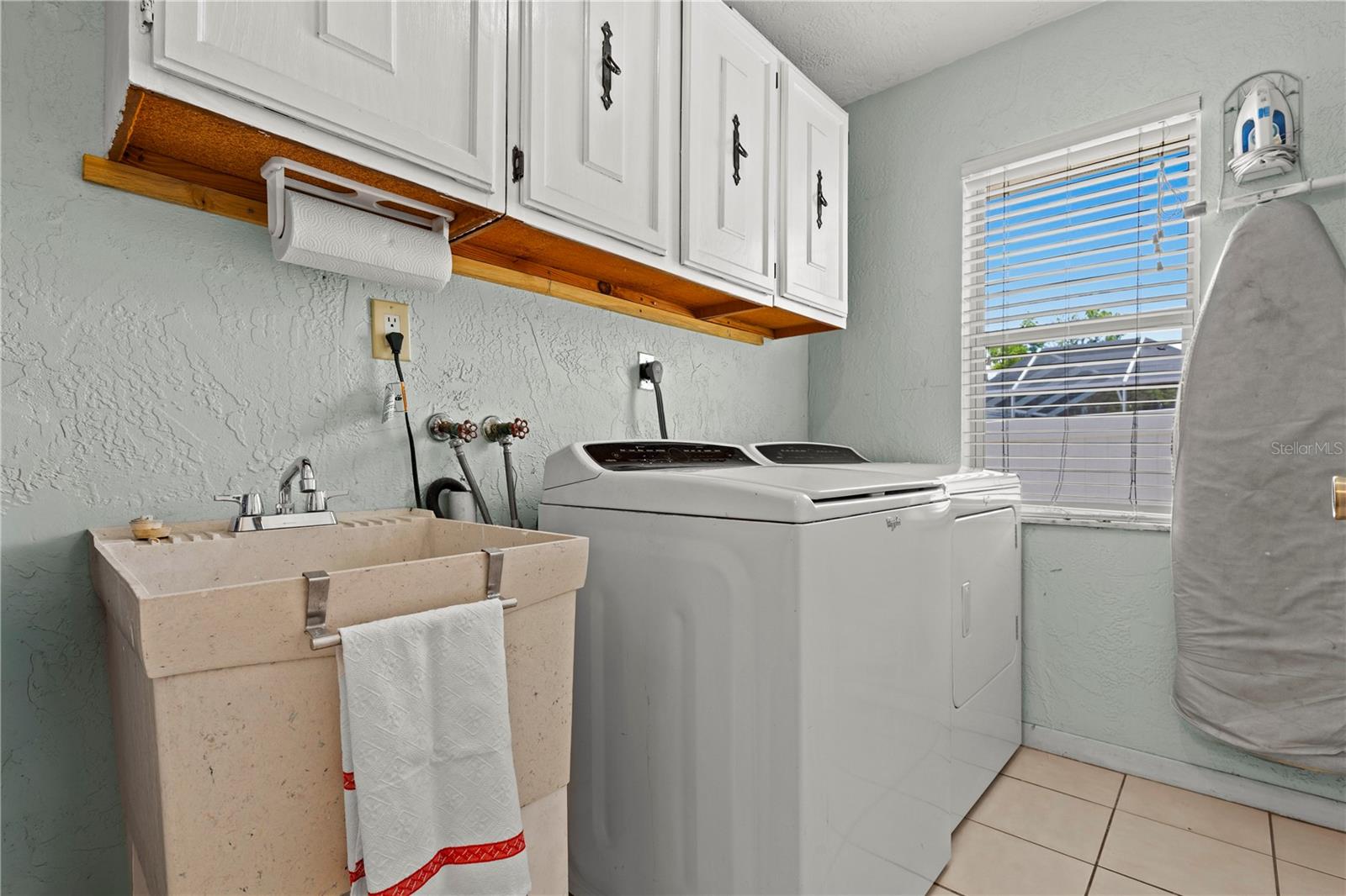 SPANISH ACRES - Residential