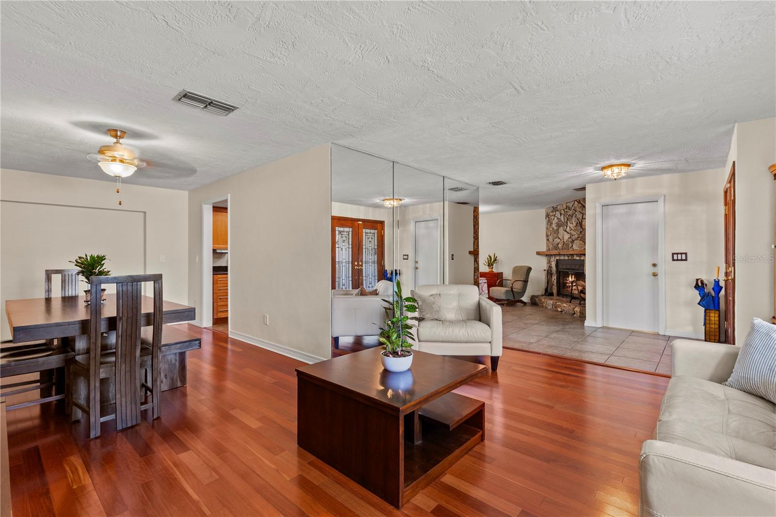 SPANISH ACRES - Residential