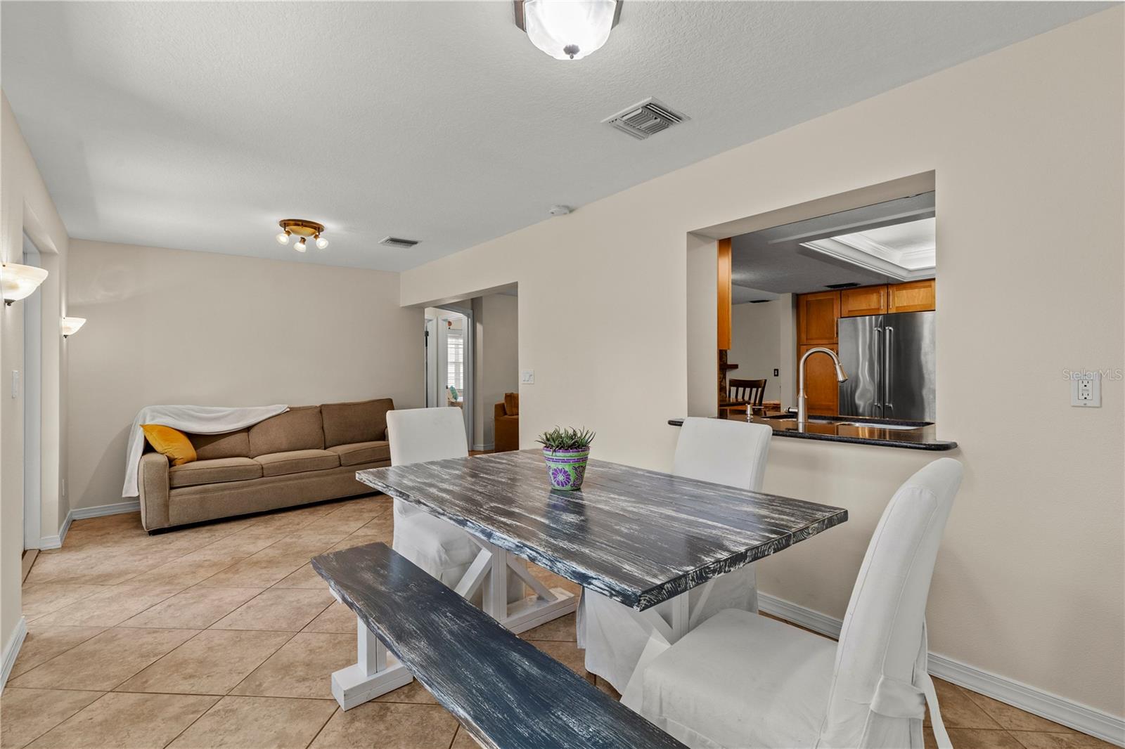 SPANISH ACRES - Residential