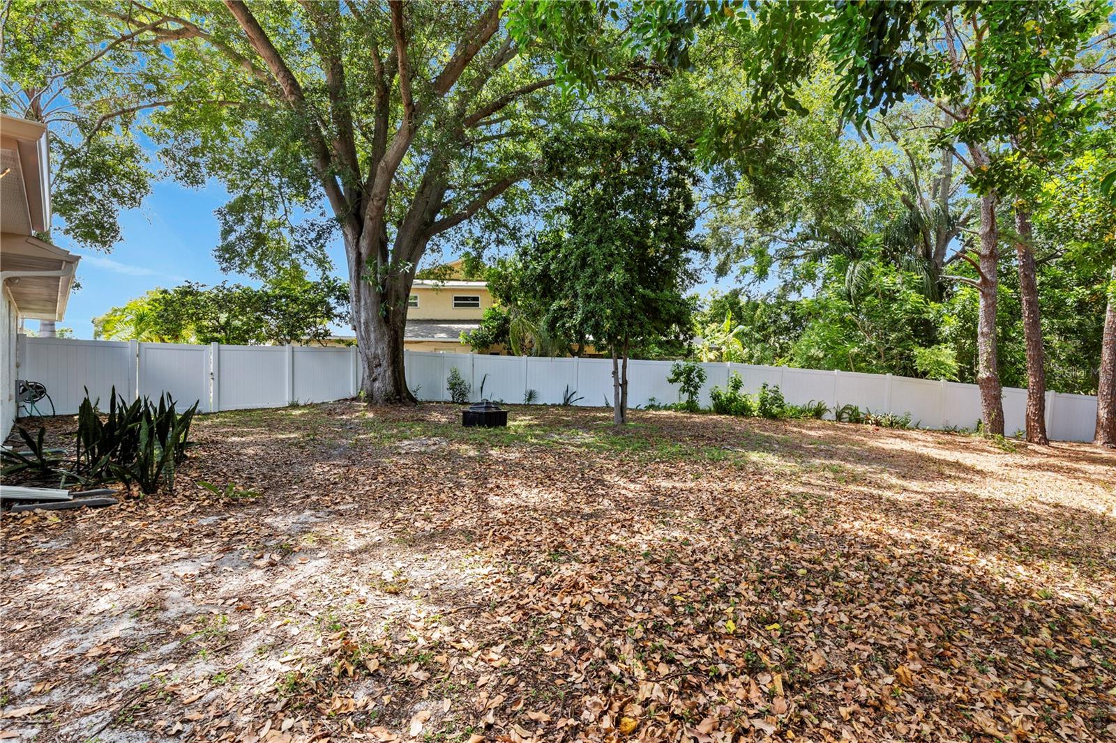 SPANISH ACRES - Residential