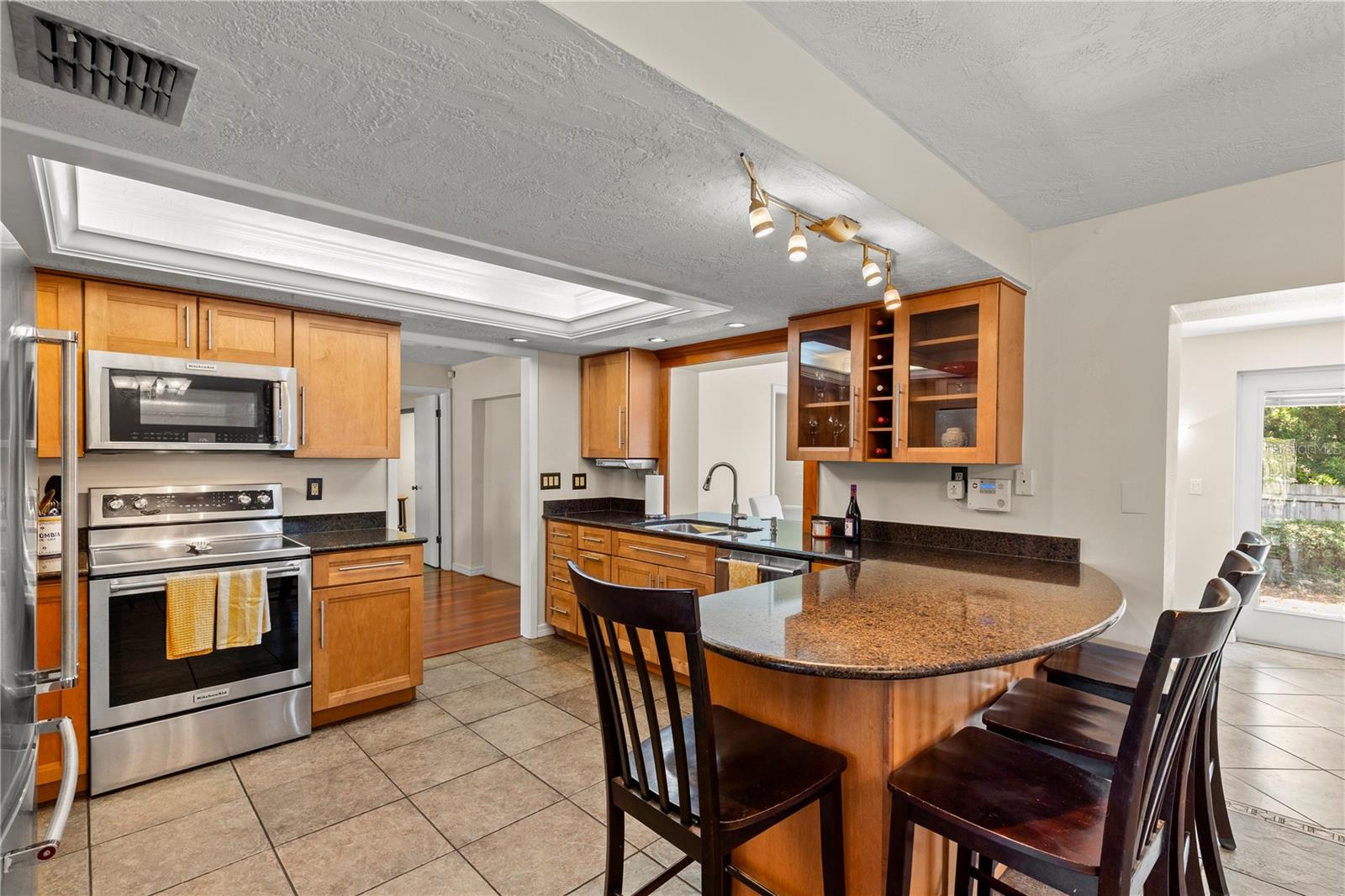 SPANISH ACRES - Residential