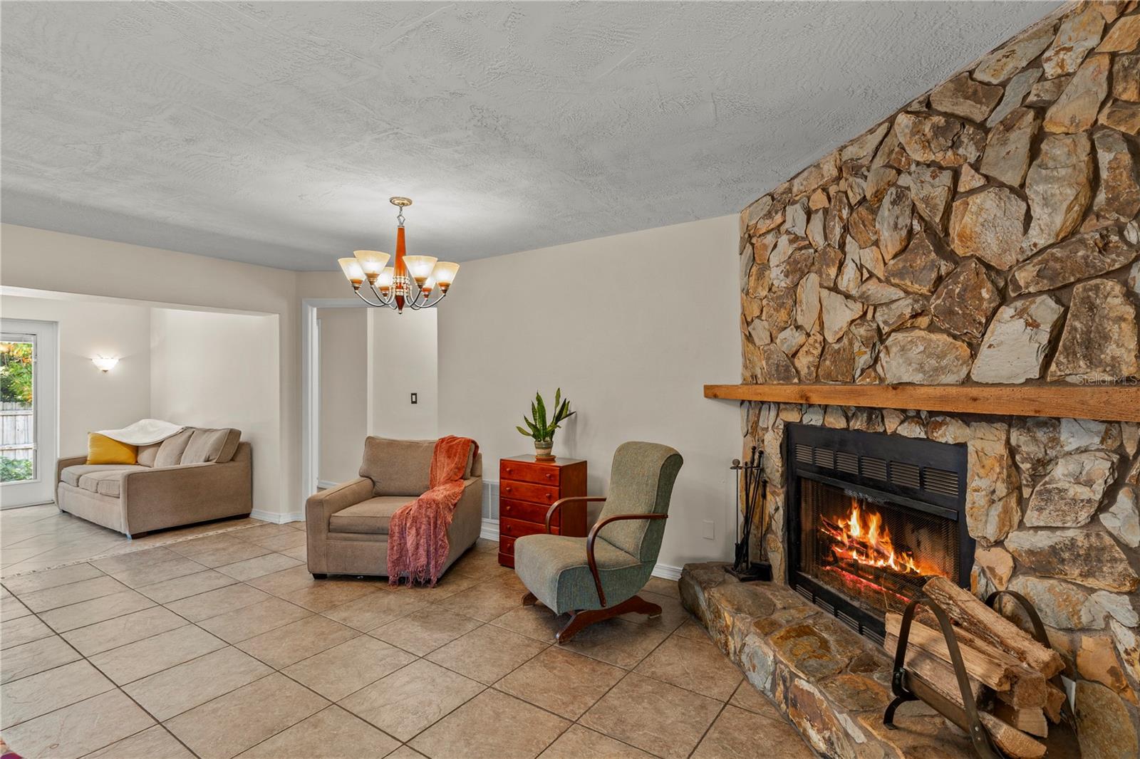 SPANISH ACRES - Residential