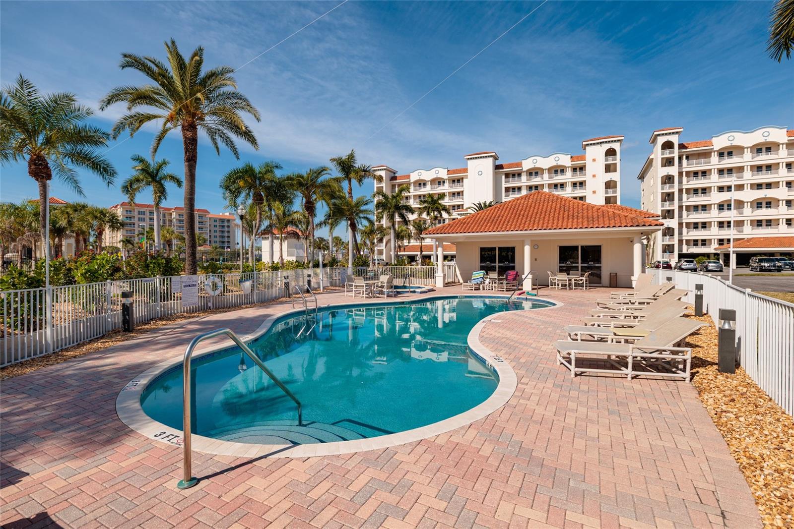REDINGTON SHORES YACHT ANDTENN - Residential