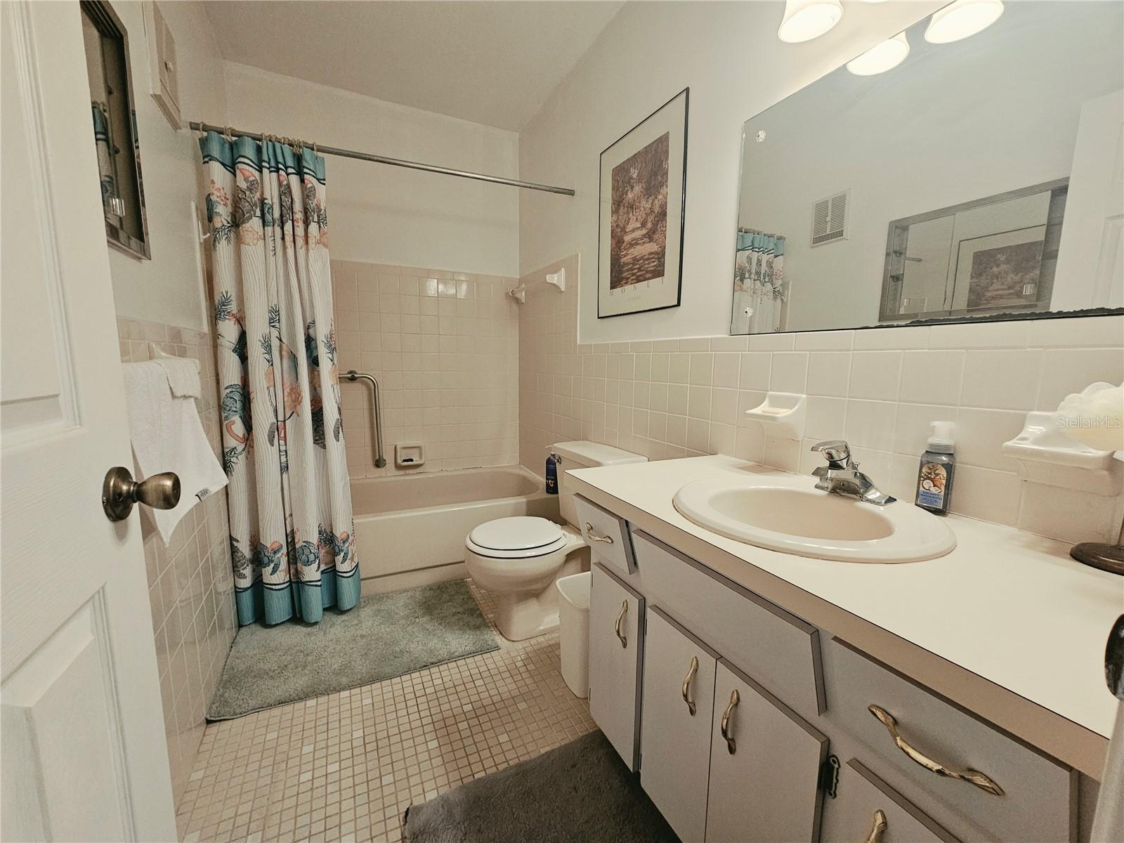 ON TOP OF THE WORLD - Residential Lease