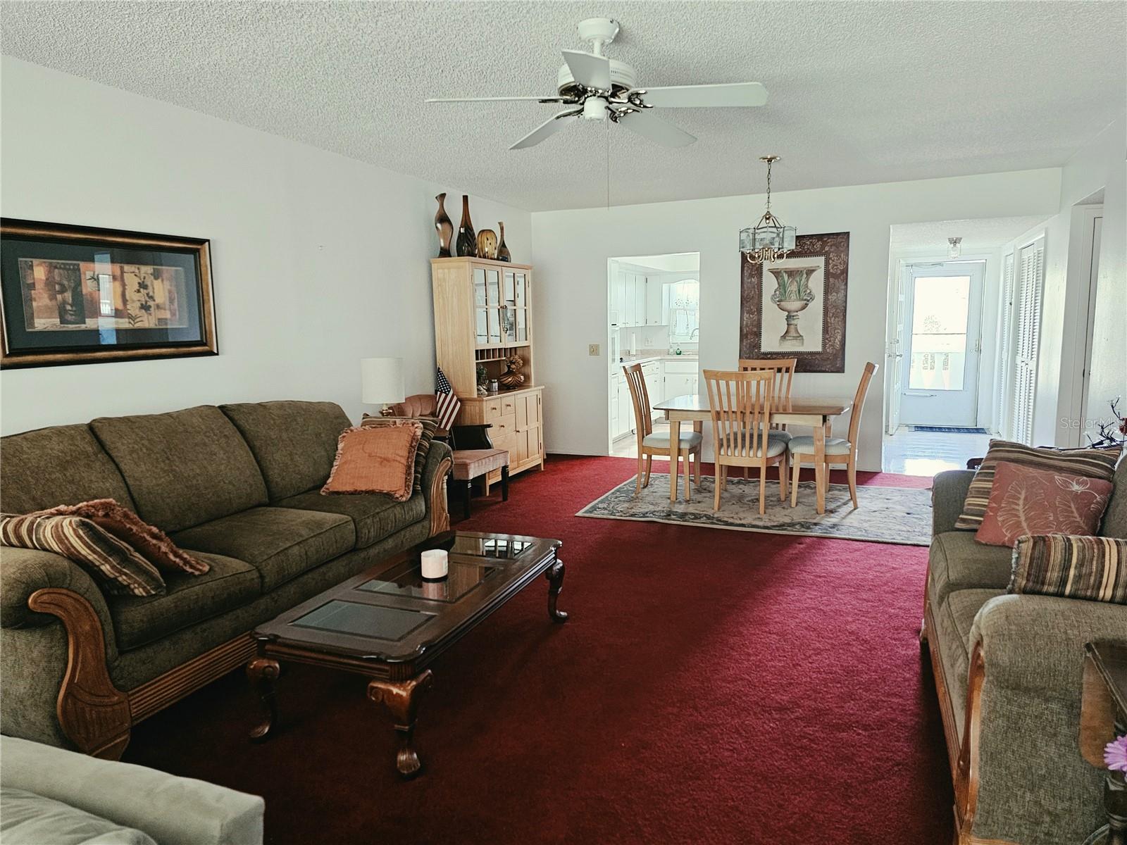 ON TOP OF THE WORLD - Residential Lease