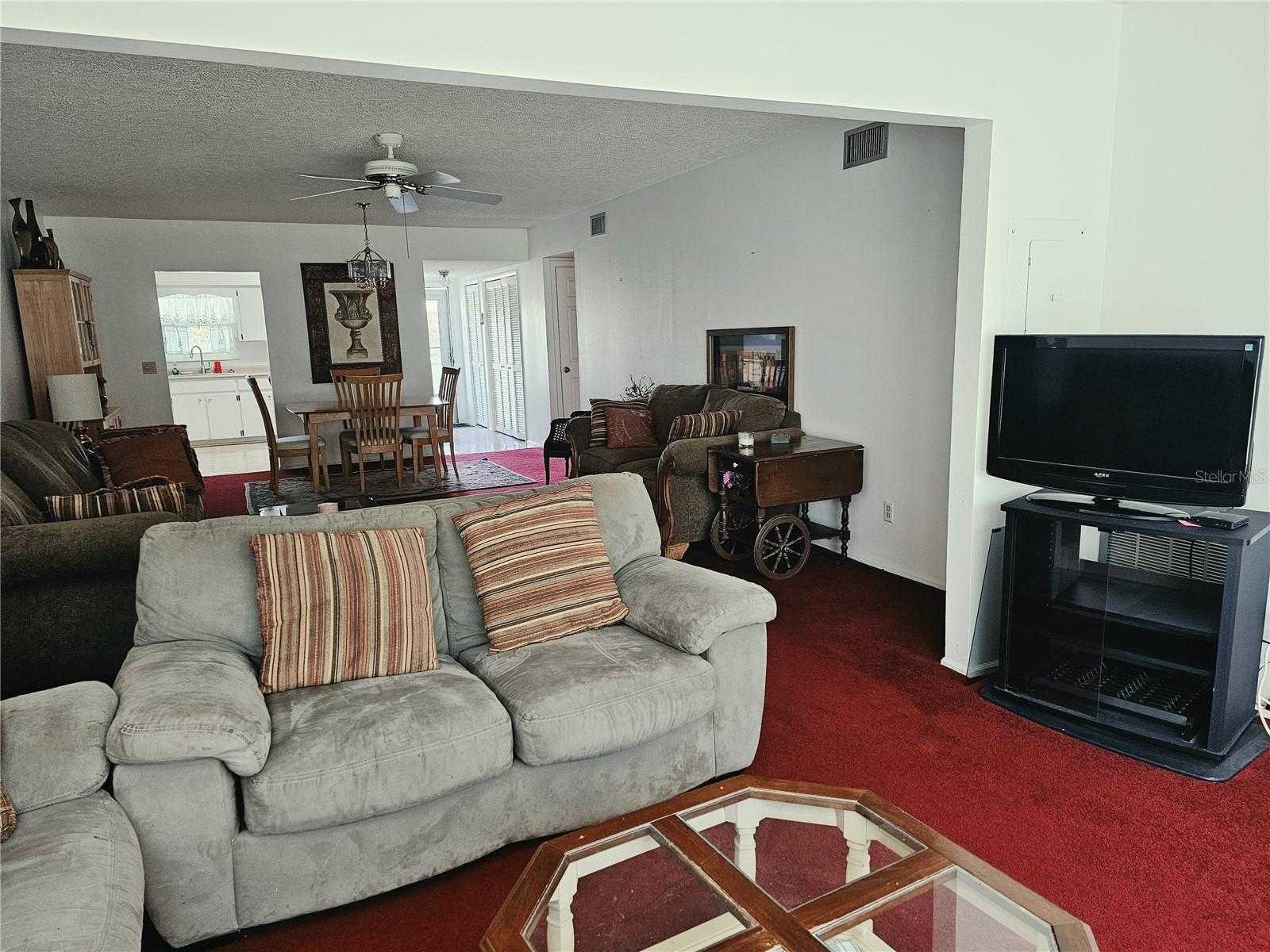 ON TOP OF THE WORLD - Residential Lease