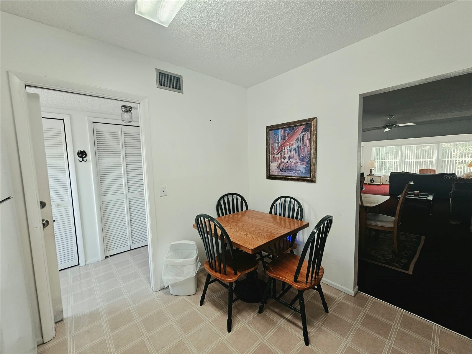ON TOP OF THE WORLD - Residential Lease