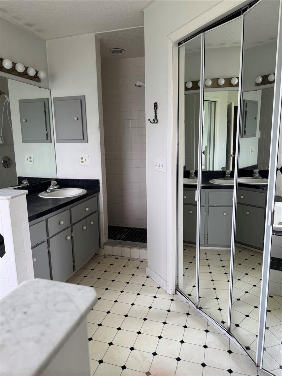 BUSHNELL NEW - Residential