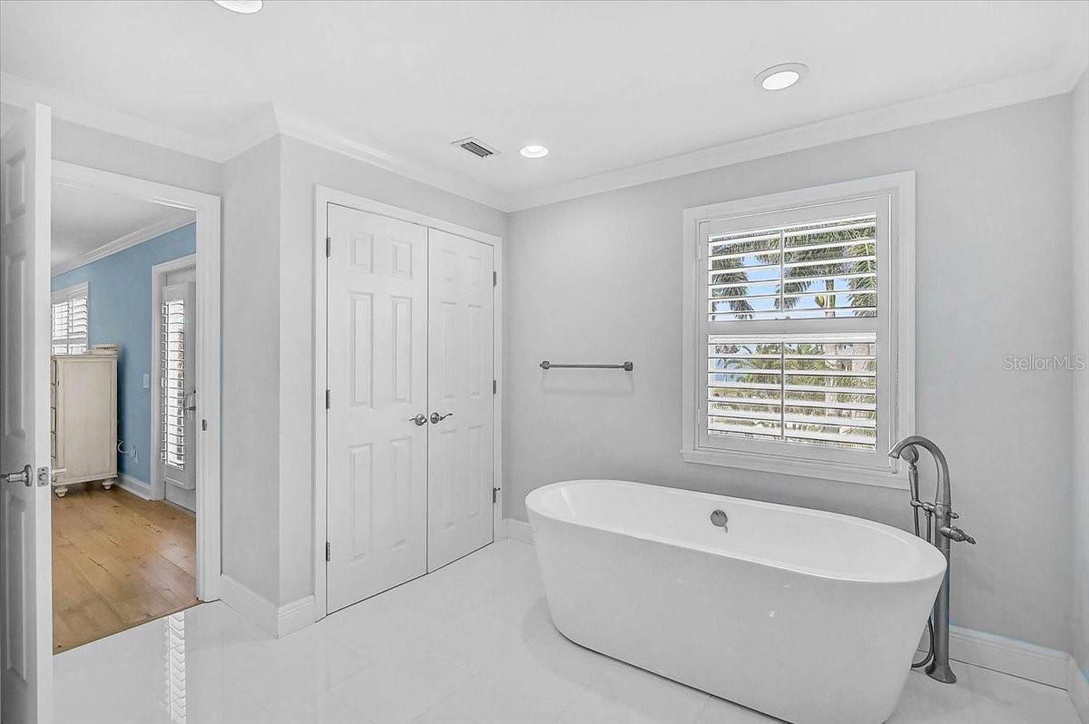 SAPPHIRE SHORES - Residential