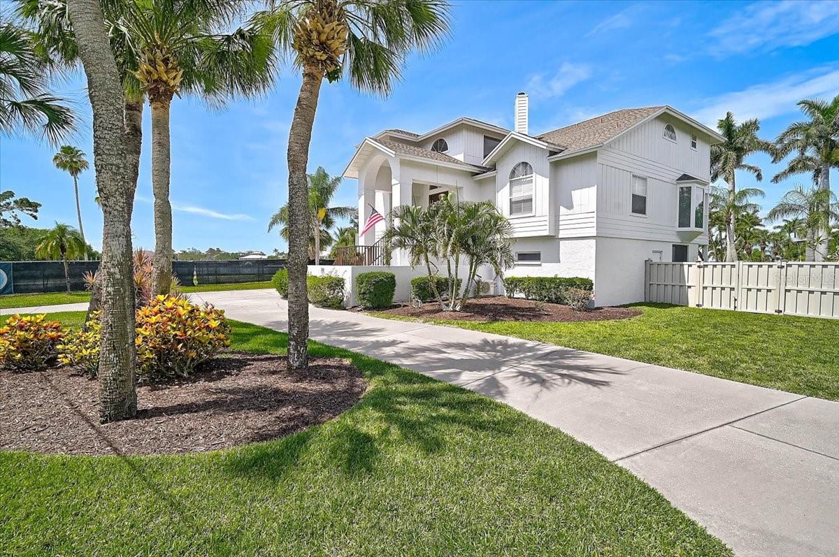 SAPPHIRE SHORES - Residential