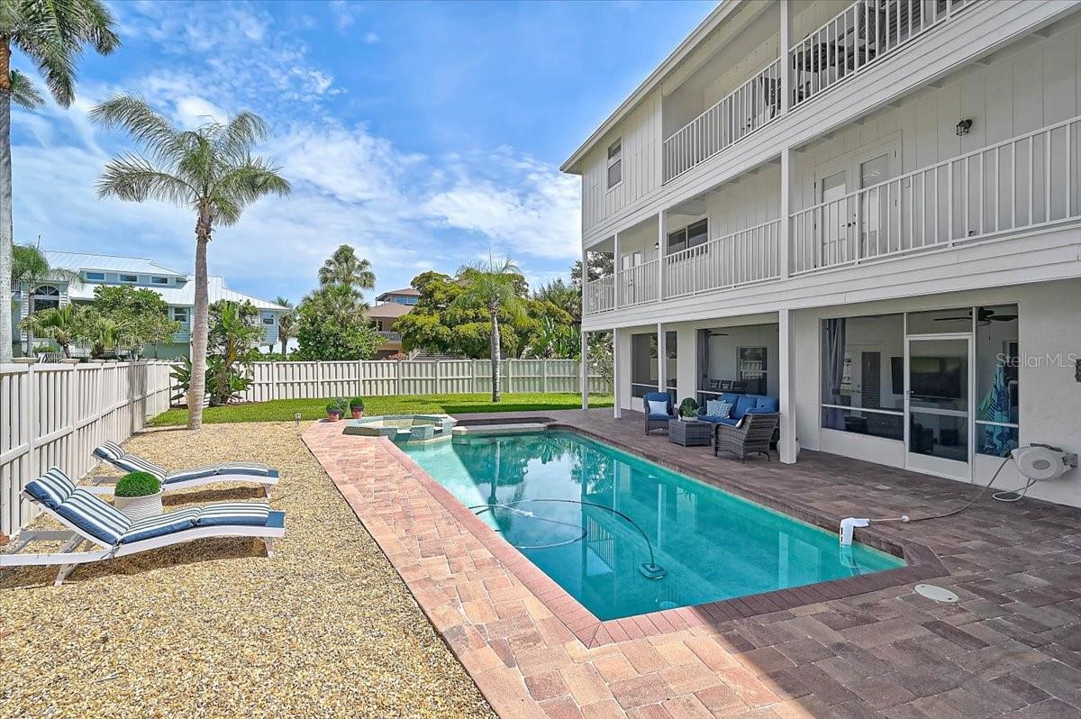 SAPPHIRE SHORES - Residential