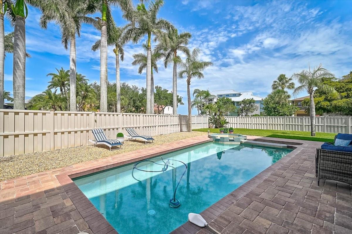 SAPPHIRE SHORES - Residential