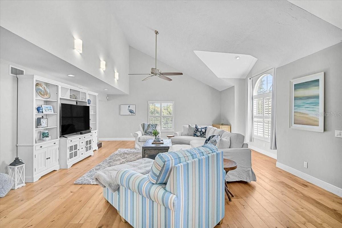 SAPPHIRE SHORES - Residential