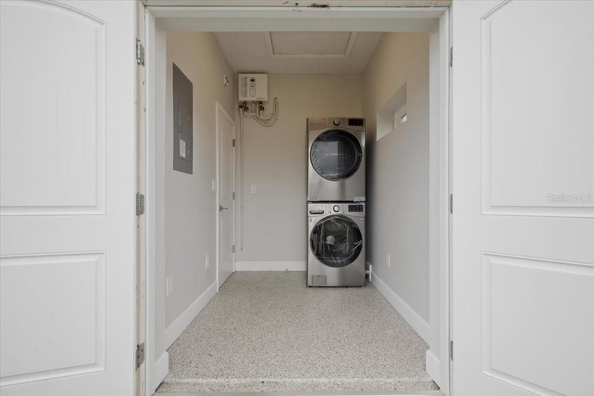 THORNTON CRK MOTORCOACH RESIDENCE - Residential